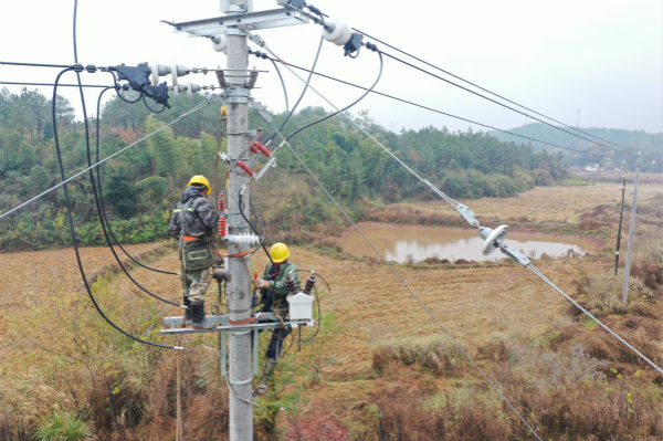 國網(wǎng)廣昌縣供電公司線路綜合整治 為冬季安穩(wěn)用電提供保障