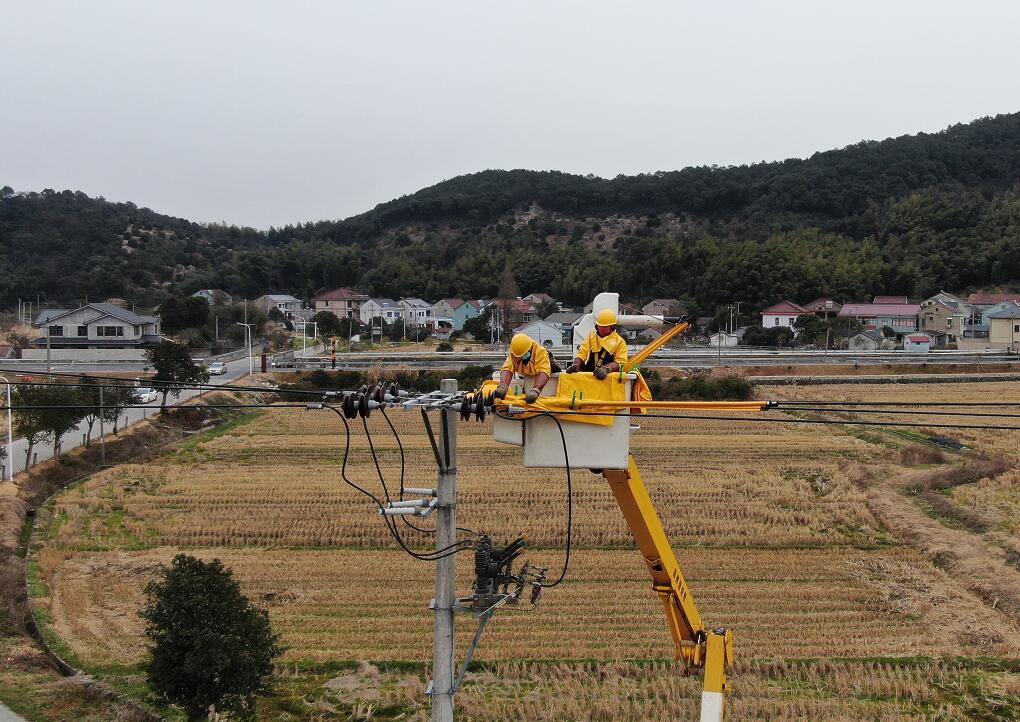 國(guó)網(wǎng)余姚市供電公司：寒潮中配網(wǎng)改造，發(fā)電車保障居民溫暖度冬