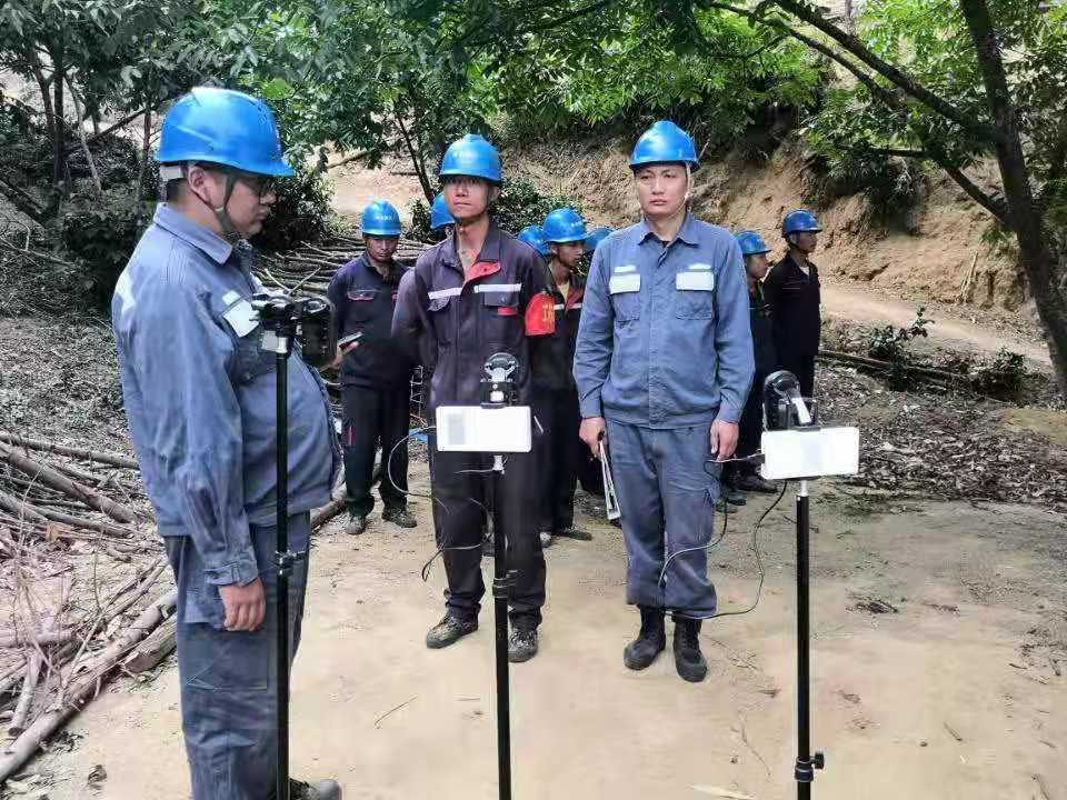 臨滄云縣供電局配電管理三所開展隱患整改，切實(shí)保障用戶用電安全