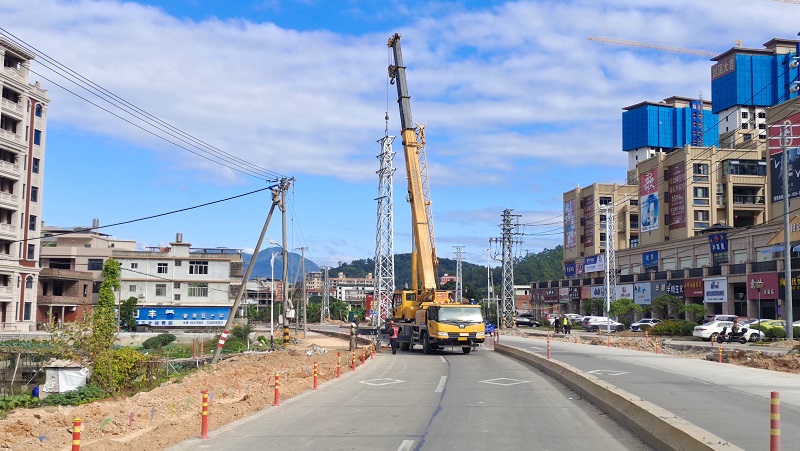 國網(wǎng)泉州供電公司桿線遷移　助力國道拓寬建設