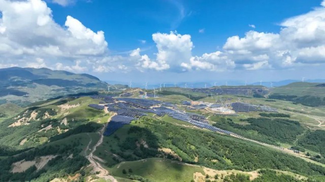 首批風(fēng)光大基地：海壩、小羊窩光伏項(xiàng)目正式投產(chǎn)發(fā)電