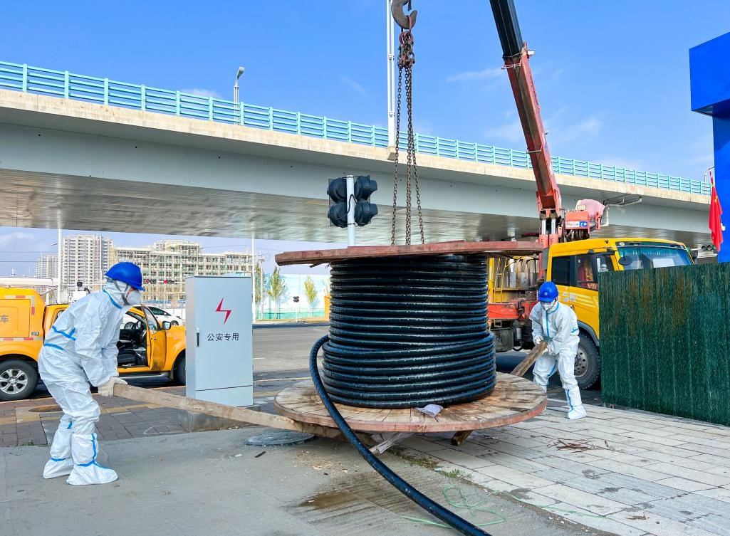 呼和浩特供電公司為首府戰(zhàn)疫 提供電力速度 建設(shè)信達(dá)國(guó)貿(mào)方艙醫(yī)院