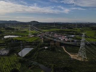 這項(xiàng)工程投產(chǎn)送電，將提高湖北省西電東送通道送電能力