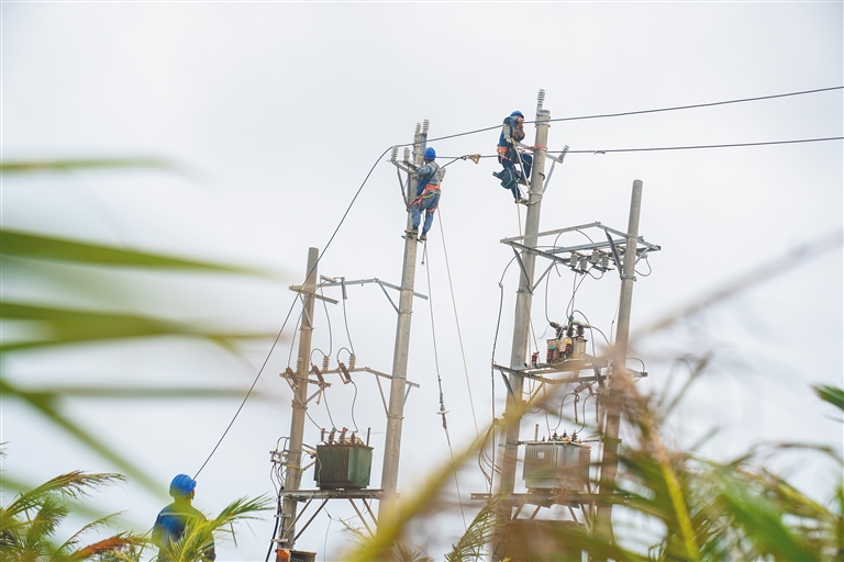 保亭、三亞等多個市縣供電隊伍全力支援文昌搶修復電