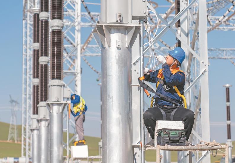 蒙東錫盟江蘇能源烏拉蓋電廠、華電白音華金山電廠500千伏送出工程全線貫通