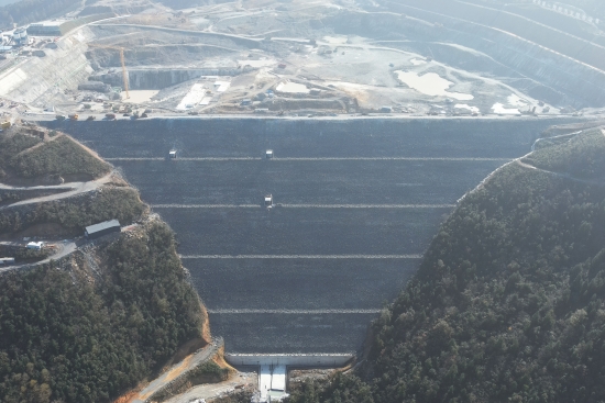 浙江天臺抽水蓄能電站上水庫主壩填筑完成