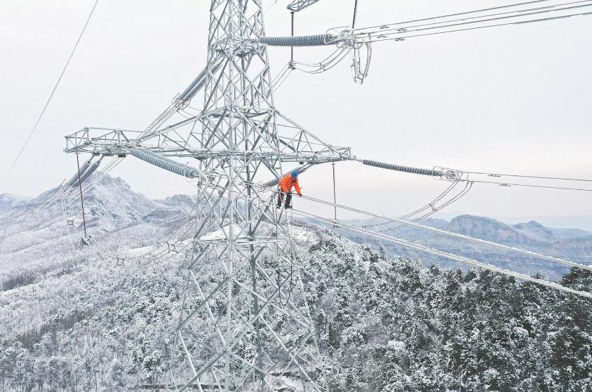 國網河南電力公司下好抗冰“先手棋” 打好防舞主動仗